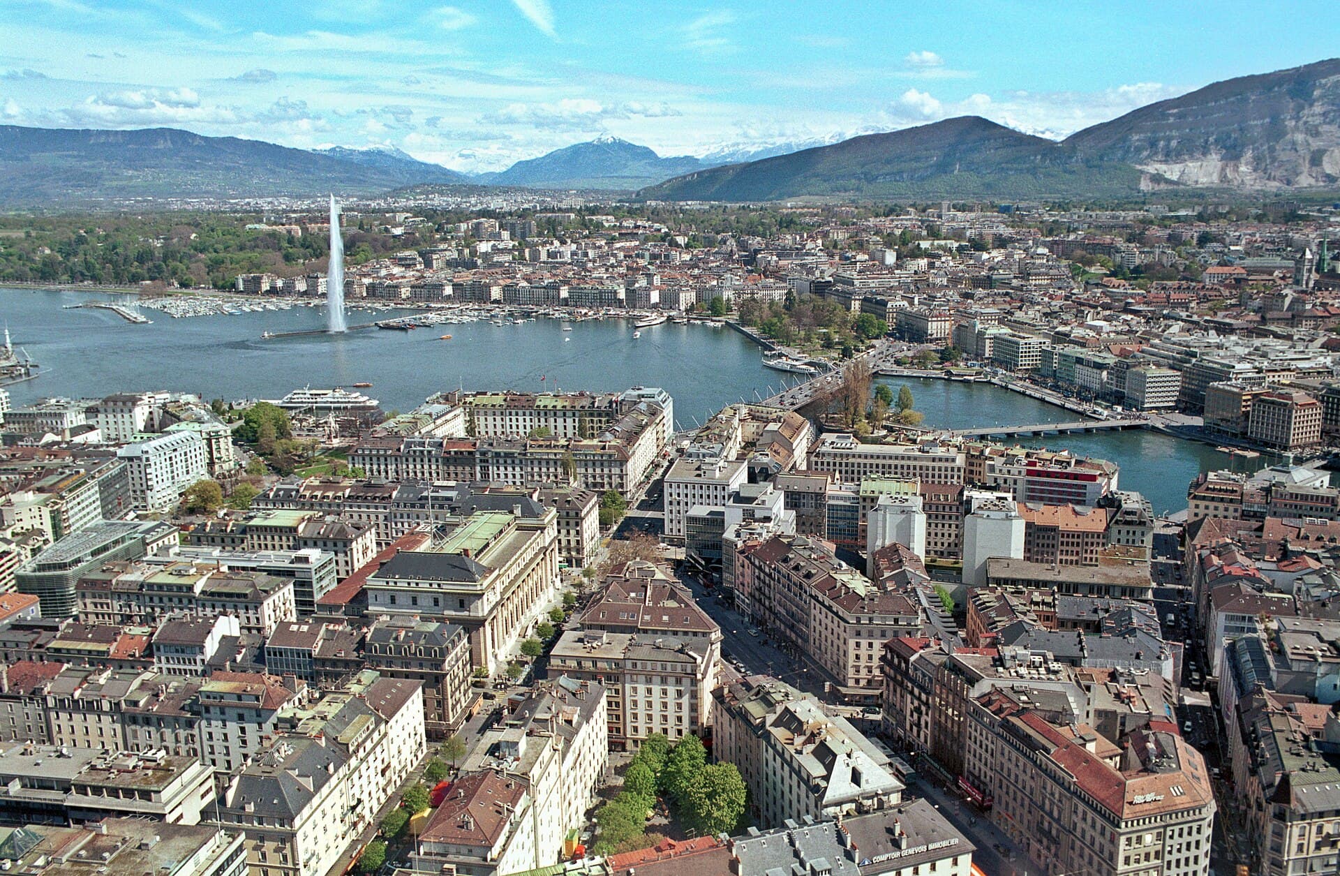 Vue panoramique de Geneve, capitale suisse de la chirurgie esthetique de prestige