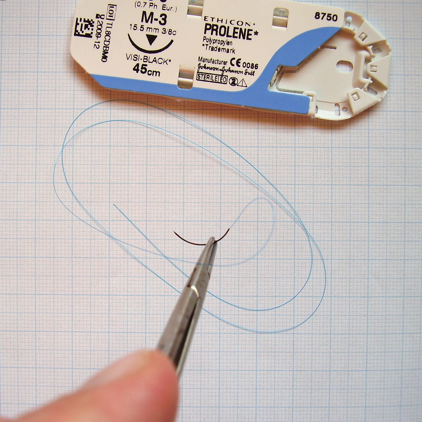 Materiel de suture chirurgicale pour interventions plastiques